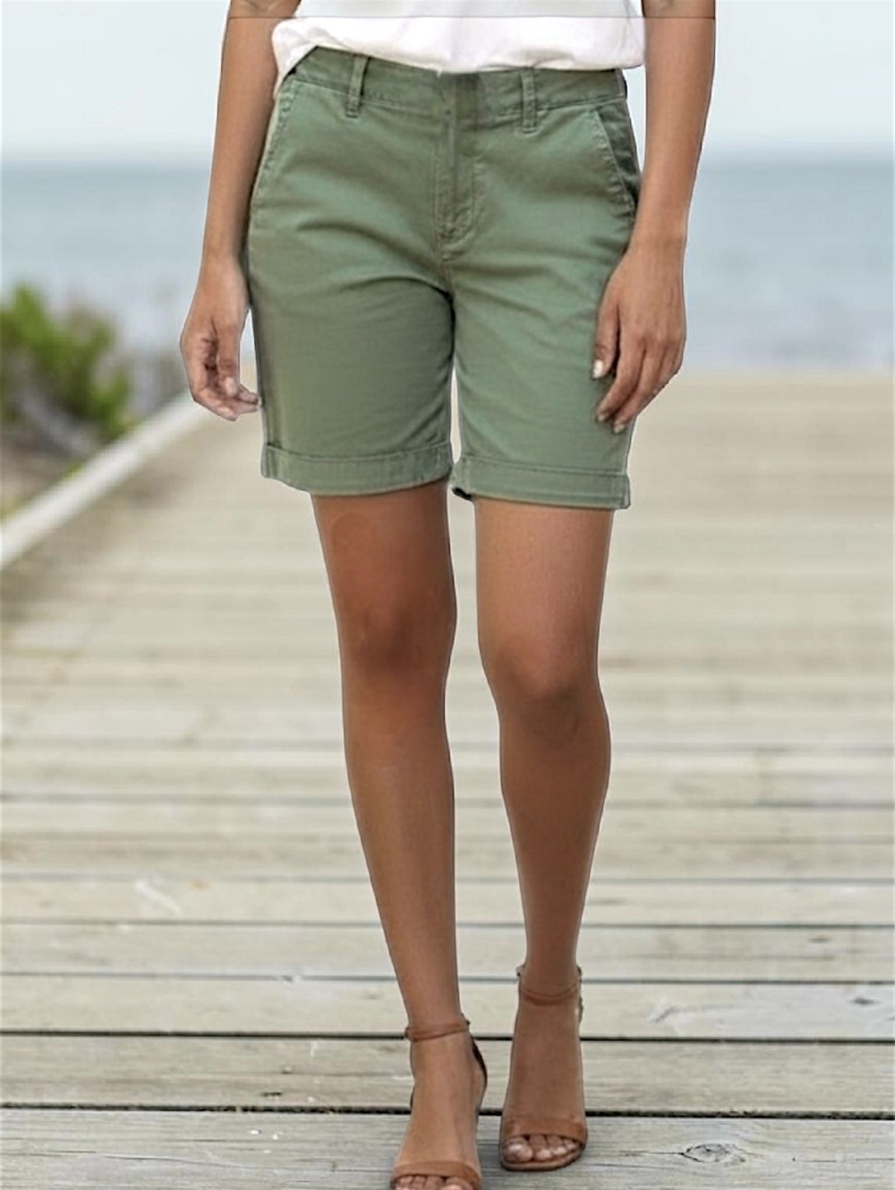 🚶‍♀️GAP Sage Green Khaki Burmuda Shorts for Women